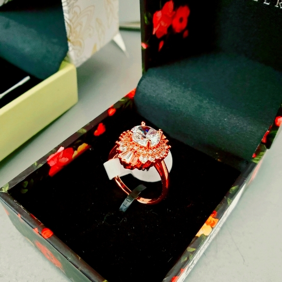 Ring - Picture 1 of 2